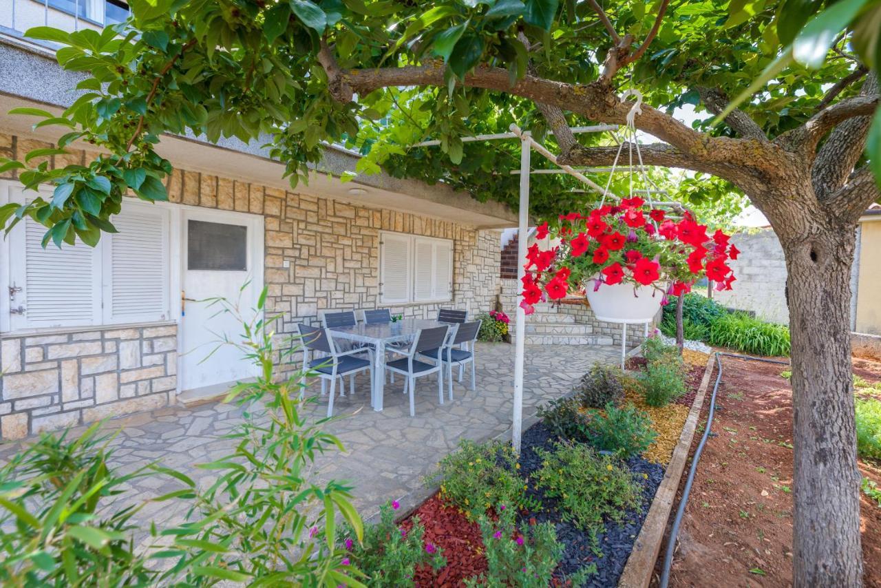 Apartment Tesic Close To The Sea With Shared 4Xbicycles Фажана Экстерьер фото